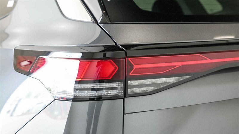 New 2025 Volkswagen Tiguan 2.0T SEImage 8