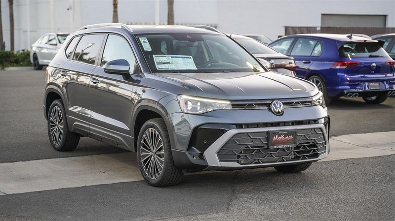 2025 Volkswagen Taos 1.5T SEImage 3