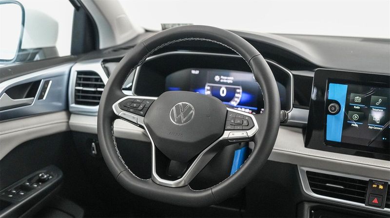 New 2025 Volkswagen Taos 1.5T SEImage 16