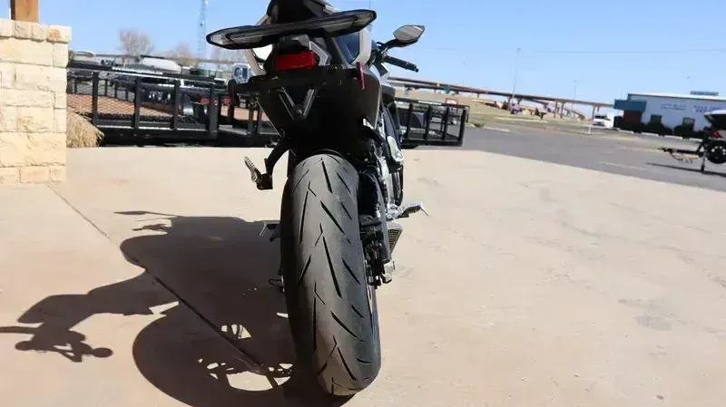 2025 CFMOTO 675SS NEBULA BLACK Image 4