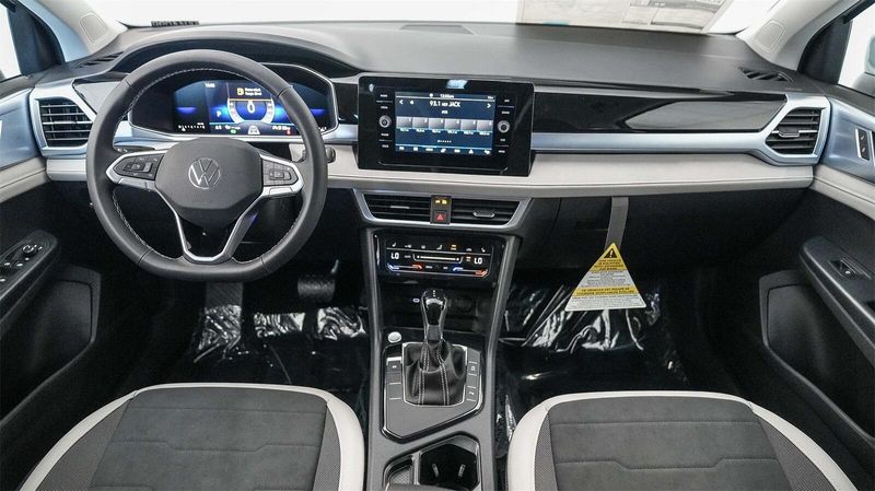 New 2025 Volkswagen Taos 1.5T SEImage 13