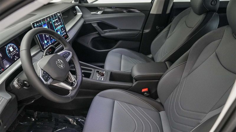 New 2025 Volkswagen Tiguan 2.0T SEImage 19