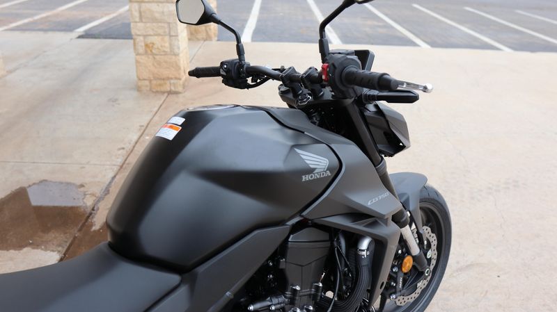 NEW 2025 HONDA CB750 HORNET Image 18