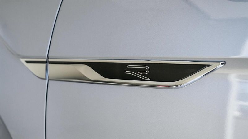 2025 Volkswagen Atlas 2.0T SEL Premium R-LineImage 9