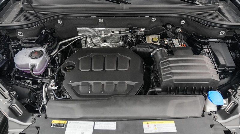 New 2025 Volkswagen Atlas Cross Sport 2.0T SEL Premium R-LineImage 12