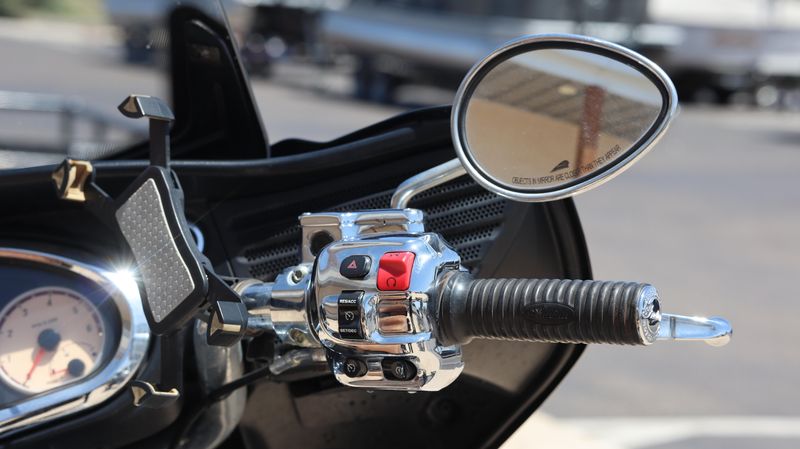 2015 Indian Motorcycle ROADMASTER THUNDER BLACK 49ST Base Image 11