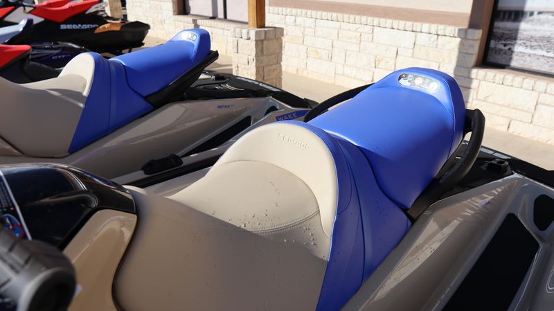 2025 SEADOO WAKE 170 IDF SAND AND DAZZLING BLUE Image 3