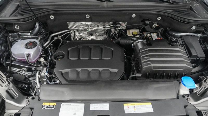 New 2025 Volkswagen Atlas 2.0T SE w/TechnologyImage 12