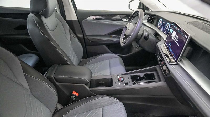 New 2025 Volkswagen Tiguan 2.0T SEImage 17