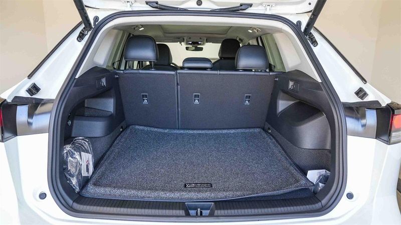 New 2025 Volkswagen Tiguan 2.0T SEImage 11