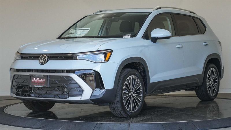 New 2025 Volkswagen Taos 1.5T SEImage 1
