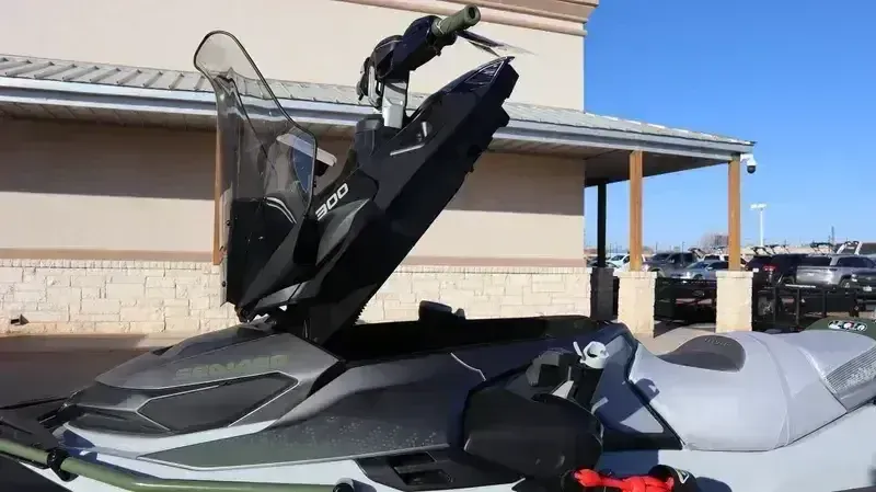 2025 SEADOO FISHPRO APEX 300 WITH SOUND SYSTEM IDF SHARK GREY AND NORI GREEN Image 18