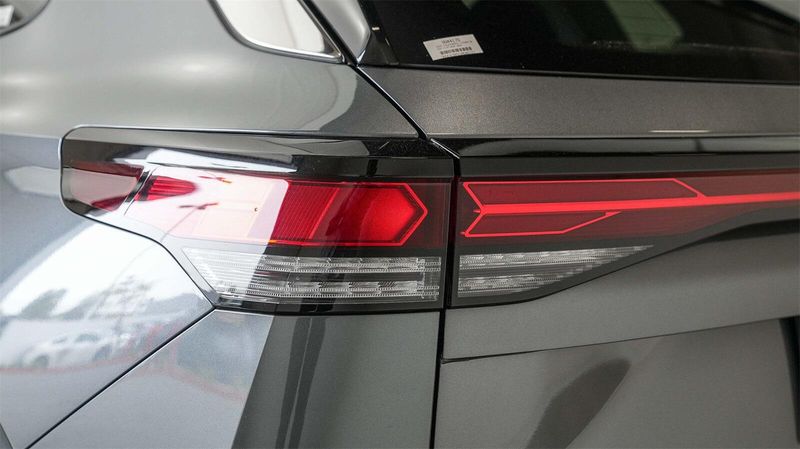 New 2025 Volkswagen Tiguan 2.0T SEImage 8