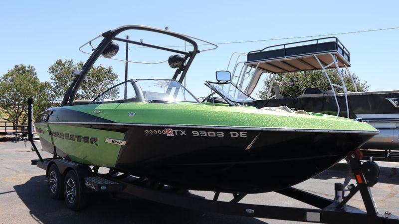 Used 2015 MALIBU 22 VLX WAKESETTER Image 2