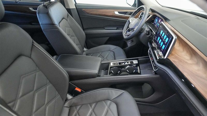 New 2025 Volkswagen Atlas 2.0T SE w/TechnologyImage 17