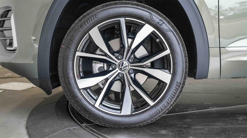New 2026 Volkswagen Atlas 2.0T SEL Premium R-LineImage 10