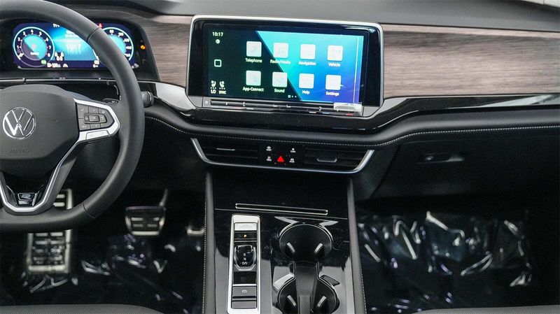 New 2025 Volkswagen Atlas 2.0T SEL Premium R-LineImage 14