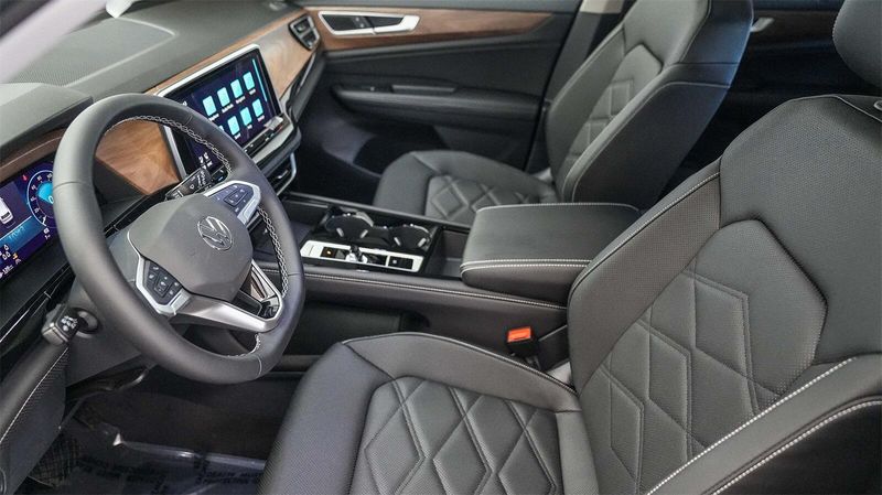 New 2025 Volkswagen Atlas 2.0T SE w/TechnologyImage 20