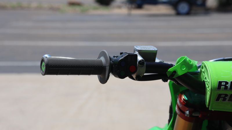 2025 Kawasaki KX450SR LIME GREEN Image 2