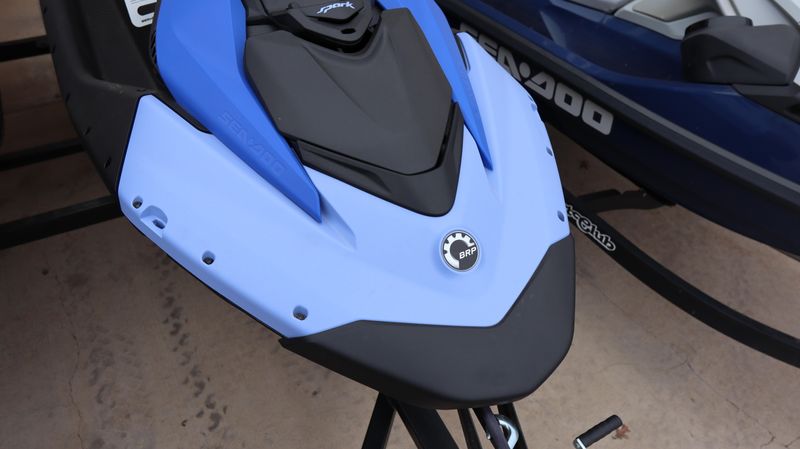 2025 SEADOO SPARK FOR 3 CONVENIENCE PACKAGE WITH SOUND SYSTEM DAZZLING BLUE AND VAPOR BLUE Image 2