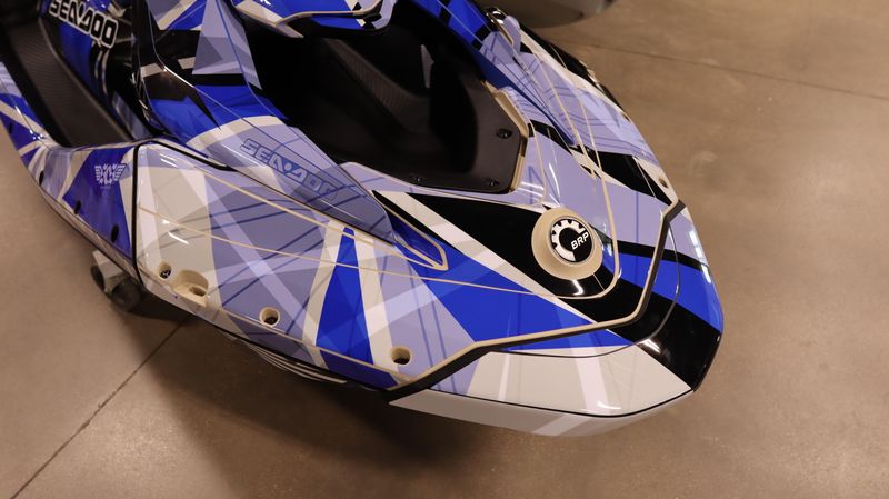 2025 SEADOO SPARK TRIXX FOR 3 SAND AND DAZZLING BLUE Image 2