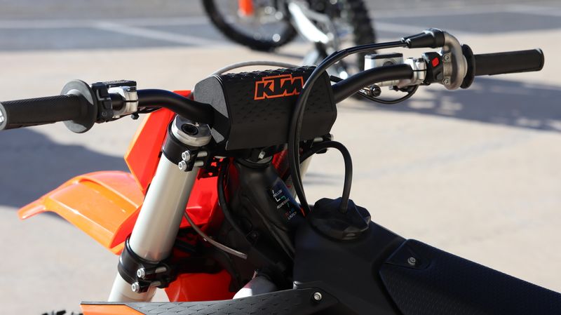 2025 KTM 250 SXF ORANGEImage 9