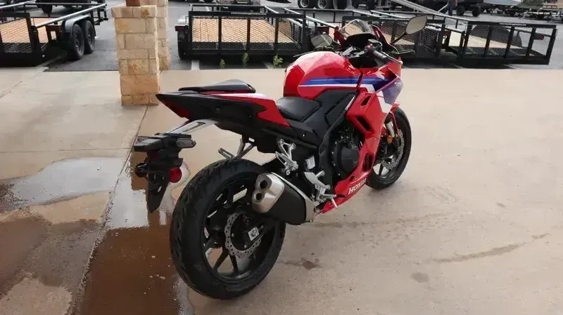 NEW 2025 HONDA CBR500R GRAND PRIX RED Image 3