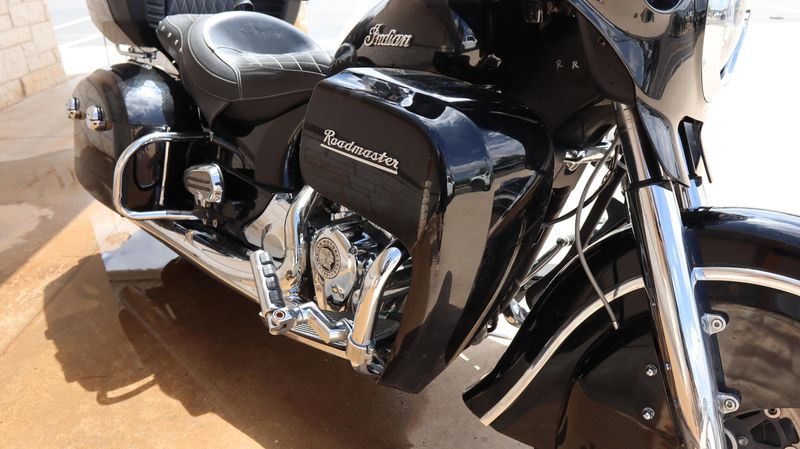 2015 Indian Motorcycle ROADMASTER THUNDER BLACK CAL Base Image 6