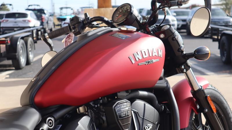 2025 Indian Motorcycle INDIAN SCOUT BOBBER LIMITED SUNSET RED SMOKEImage 2