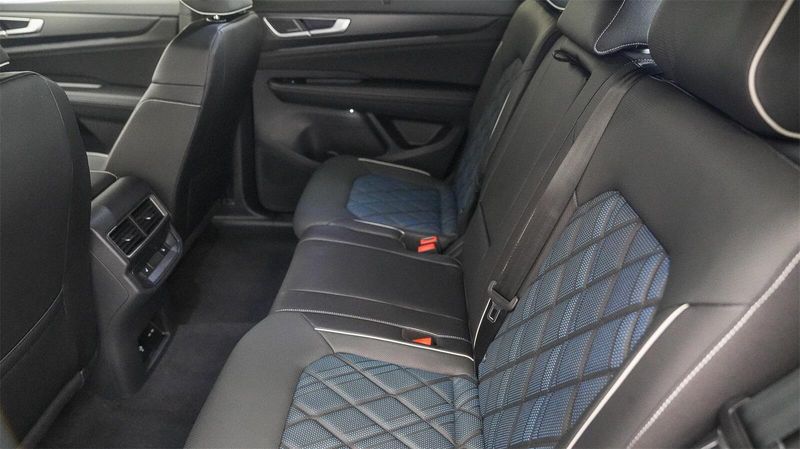 New 2025 Volkswagen Atlas Cross Sport 2.0T SEL Premium R-LineImage 18