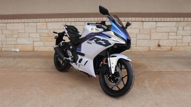 2025 Yamaha YZFR3 ABS LUNAR WHITE AND NEBULA BLUE Image 1