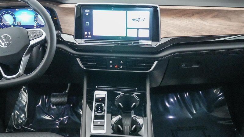 New 2025 Volkswagen Atlas 2.0T SE w/TechnologyImage 14