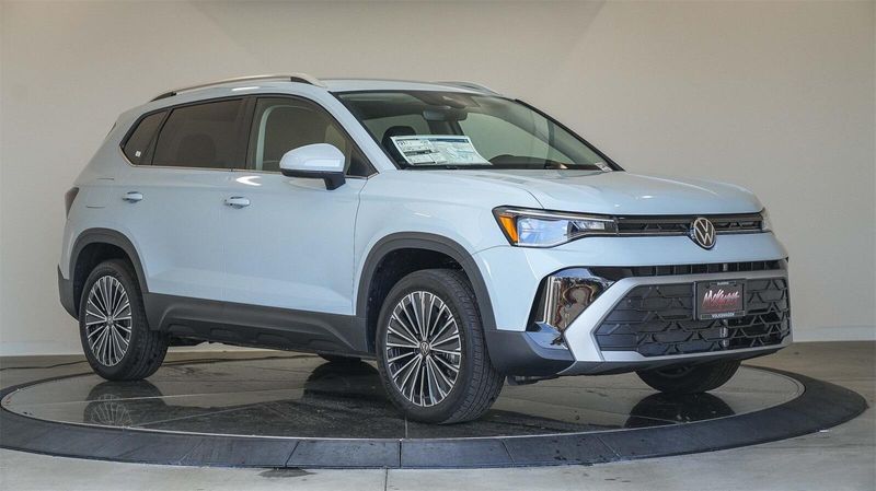New 2025 Volkswagen Taos 1.5T SEImage 5