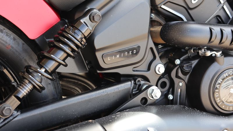 2025 Indian Motorcycle SCOUT BOBBER LIMITED SUNSET RED SMOKE Image 15