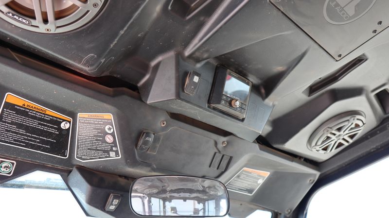 2023 Can-Am SSV DEF MAX TEX CAB 65 HD10 BK 23 Limited HD10 Image 10