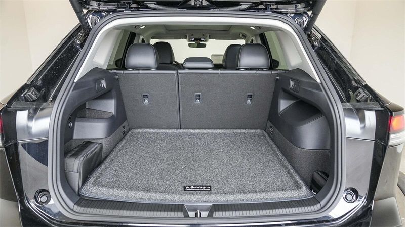 New 2025 Volkswagen Tiguan 2.0T SEImage 11