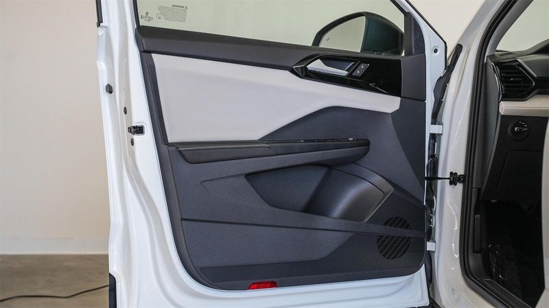 New 2025 Volkswagen Taos 1.5T SImage 21