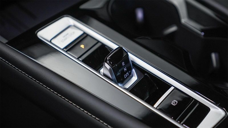 2025 Volkswagen Atlas 2.0T SEL Premium R-LineImage 20