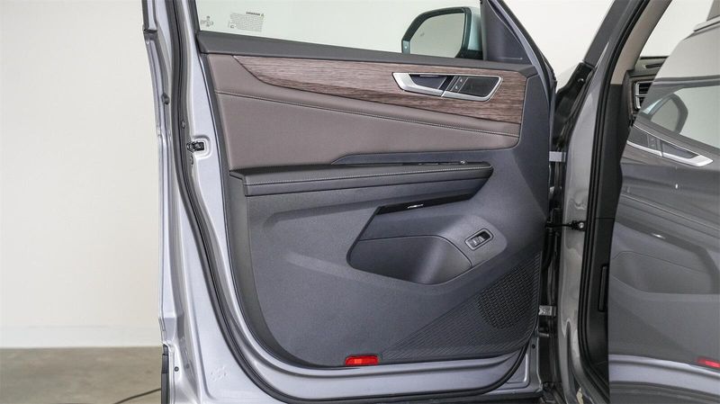 New 2025 Volkswagen Atlas 2.0T SELImage 21