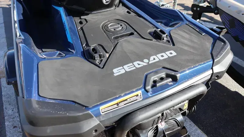 2025 SEADOO GTX 170 WITH SOUND SYSTEM IDF BLUE ABYSS AND GULFSTREAM BLUE Image 12