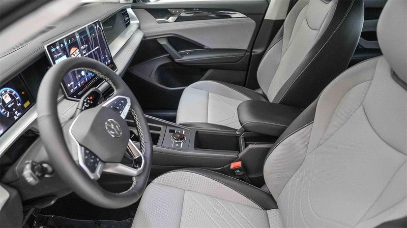 New 2025 Volkswagen Tiguan 2.0T SEImage 18