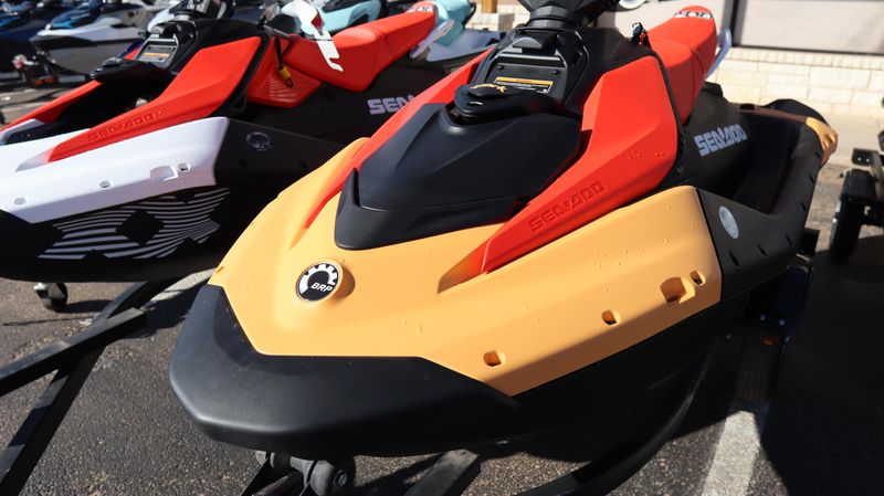 2025 SEADOO SPARK FOR 3 CONVENIENCE PACKAGE WITH SOUND SYSTEM SUNRISE ORANGE AND DRAGON RED Image 2