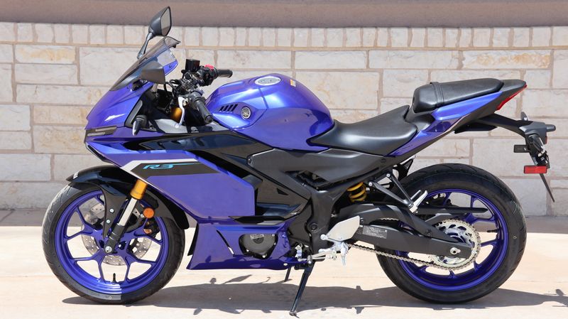 2025 Yamaha YZFR3 ABS TEAM BLUE Image 6