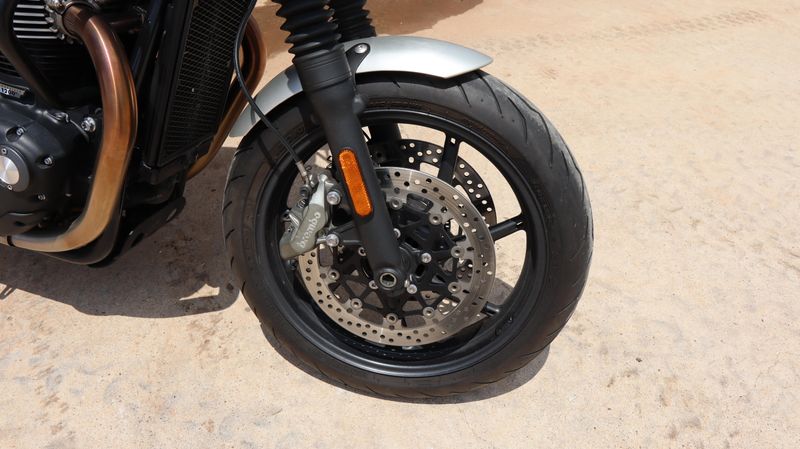 2020 Triumph Speed Twin 1200 Base Image 2