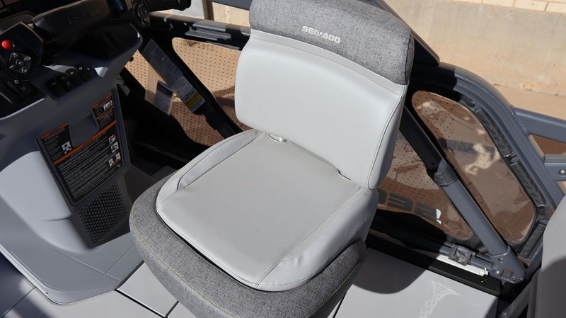 2025 SEADOO SWITCH SPORT 21 230HP PAINTED TRAILER LAVA RED Image 7