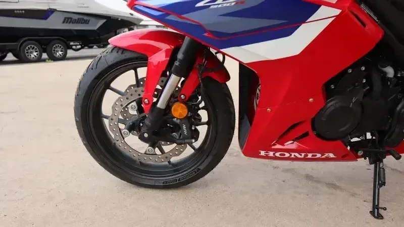 NEW 2025 HONDA CBR500R GRAND PRIX RED Image 10