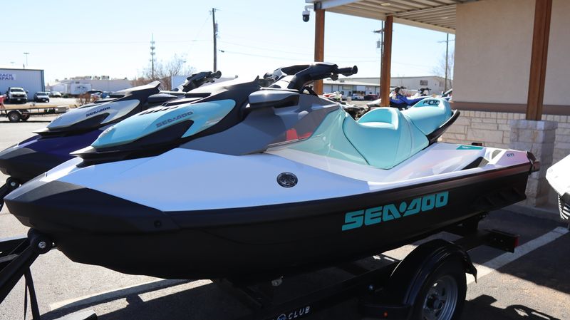 2025 SEADOO GTI WHITE AND NEO MINT Image 1