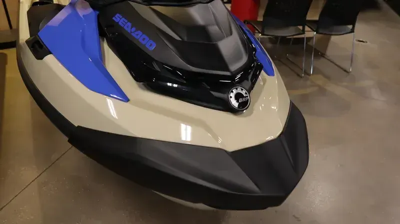 2025 SEADOO WAKE PRO 230 WITH SOUND SYSTEM IDF SAND AND DAZZLING BLUE Image 2