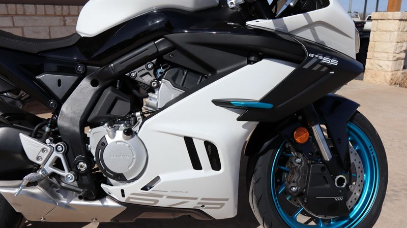 2025 CFMOTO 675SS NEBULA WHITE Image 22