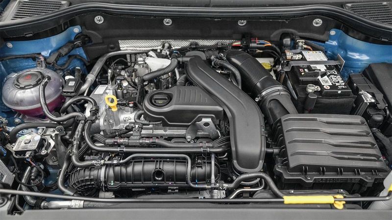 New 2025 Volkswagen Taos 1.5T SEImage 12